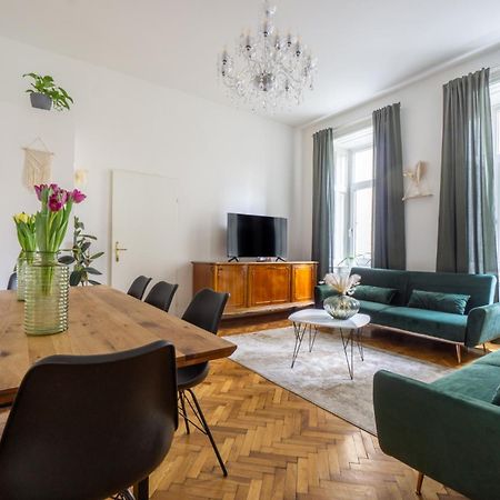 Central Apartment In Viennese Old Building المظهر الخارجي الصورة