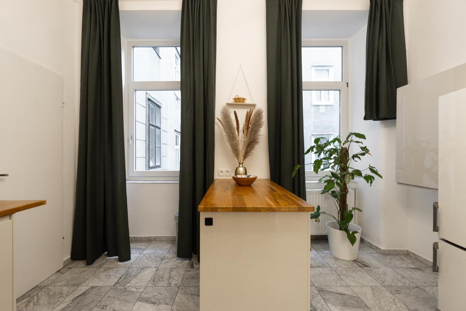 Central Apartment In Viennese Old Building المظهر الخارجي الصورة