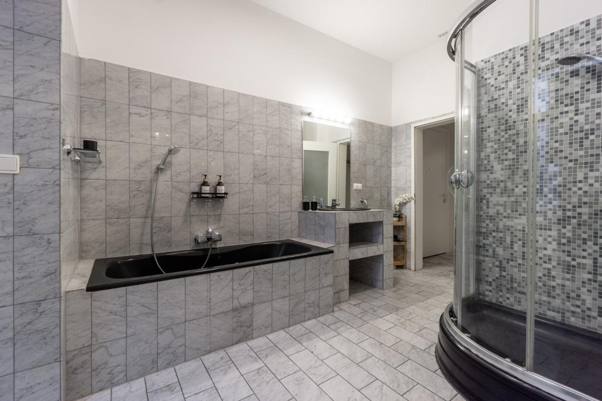Central Apartment In Viennese Old Building المظهر الخارجي الصورة
